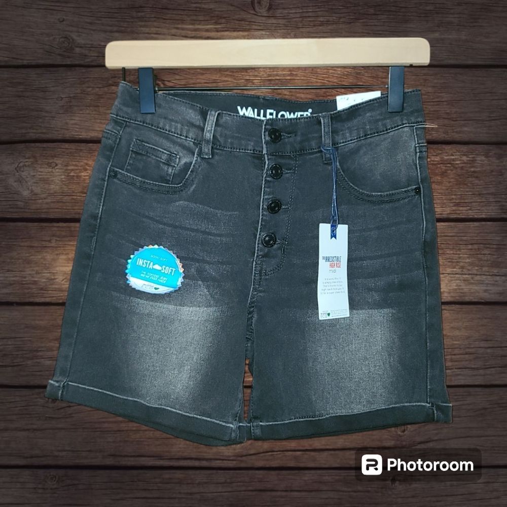 NWT Wallflower Black Midi Jean Shorts Size 5